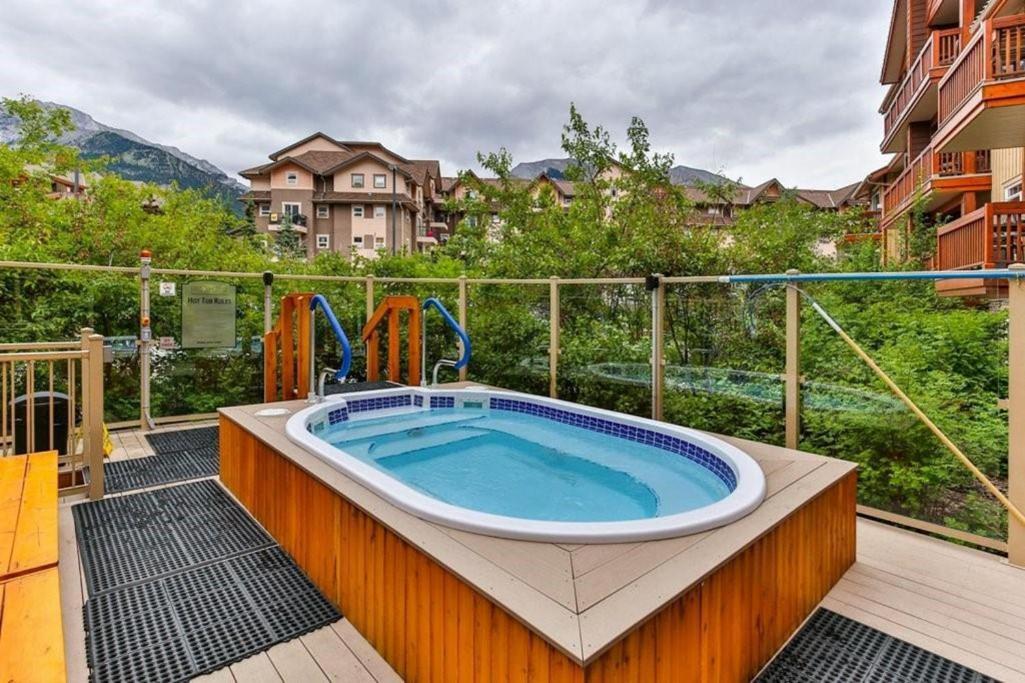 B&B Falcon Crest Lodge 1Br 1Pullout Canmore Exterior foto