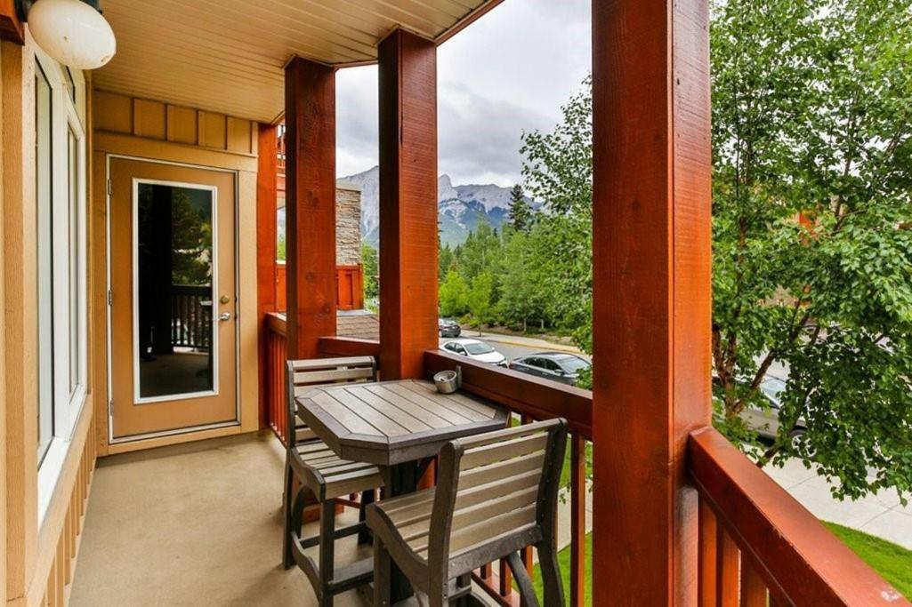 B&B Falcon Crest Lodge 1Br 1Pullout Canmore Exterior foto