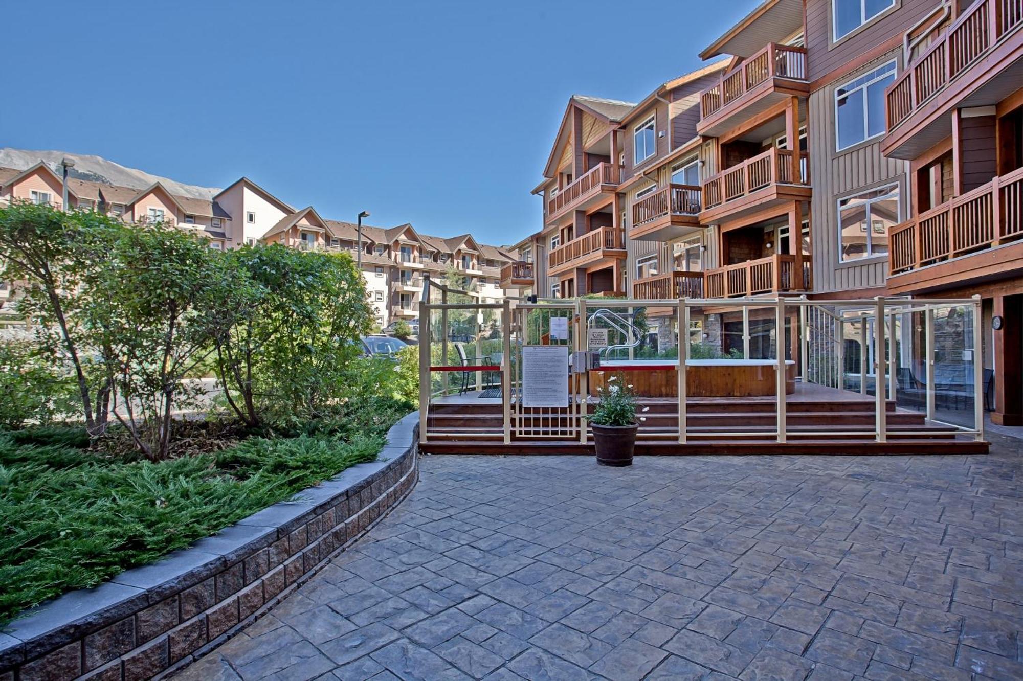 B&B Falcon Crest Lodge 1Br 1Pullout Canmore Exterior foto